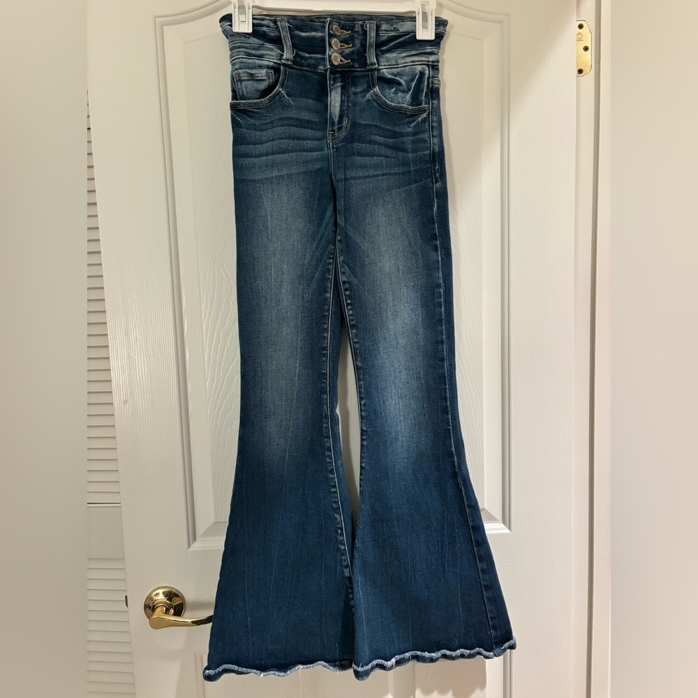 1. Kancan flare Jeans 23